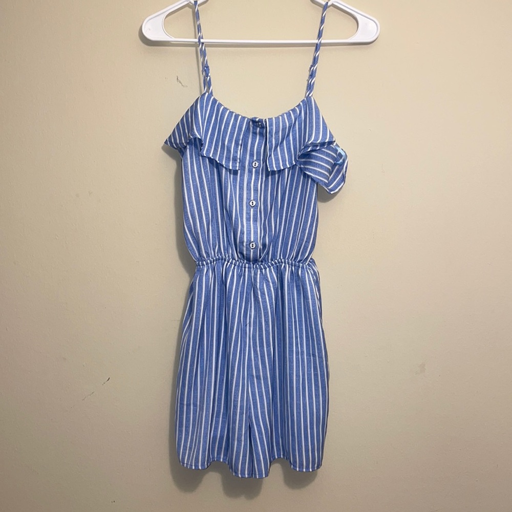 🤩Super Cute Blue and White Striped Romper - sz M